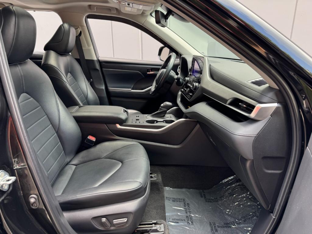 used 2023 Toyota Highlander car, priced at $34,500