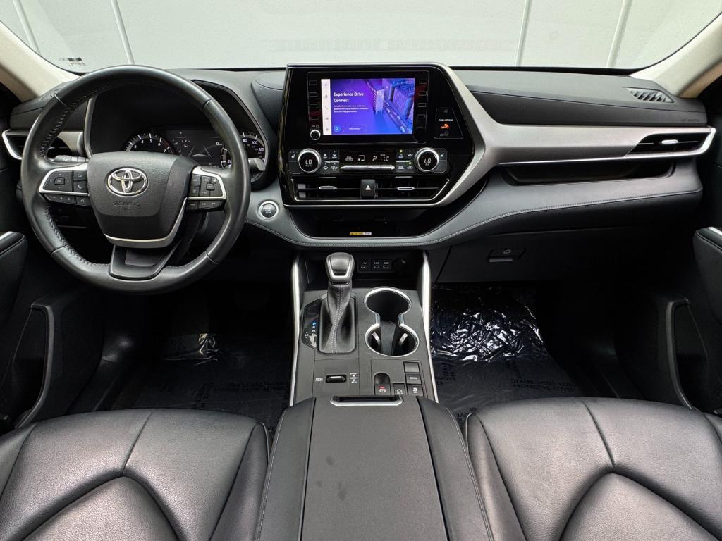 used 2023 Toyota Highlander car, priced at $34,500