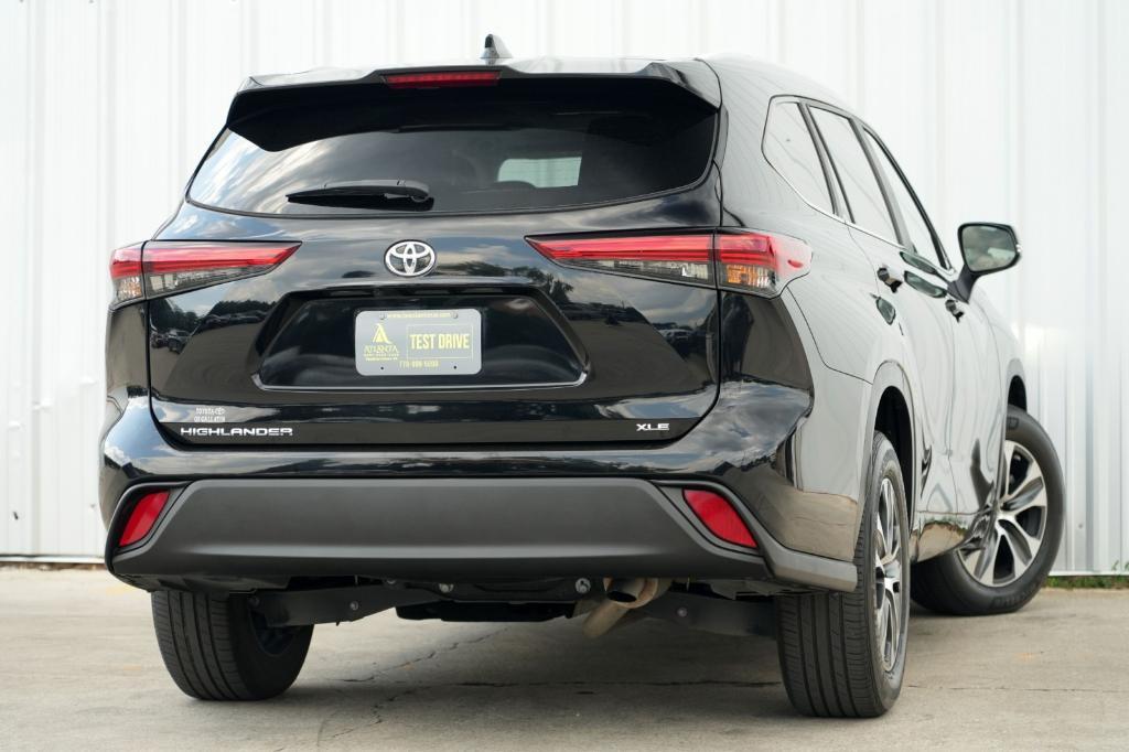 used 2023 Toyota Highlander car, priced at $34,500