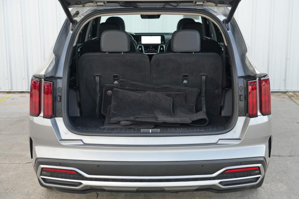 used 2022 Kia Sorento Plug-In Hybrid car, priced at $23,000