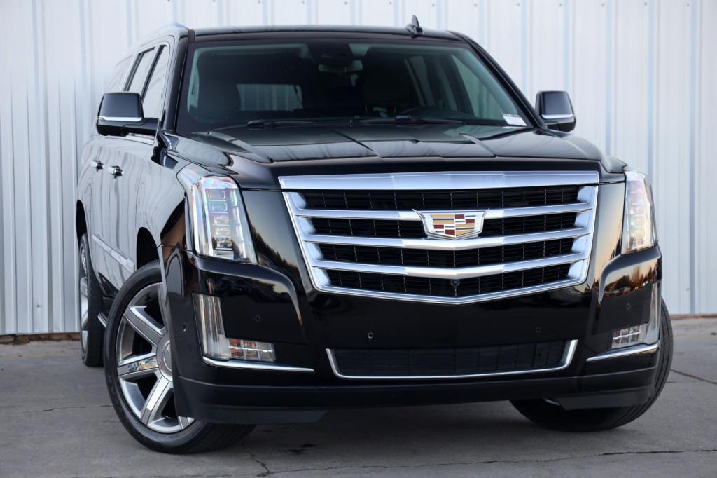 used 2020 Cadillac Escalade ESV car, priced at $25,000