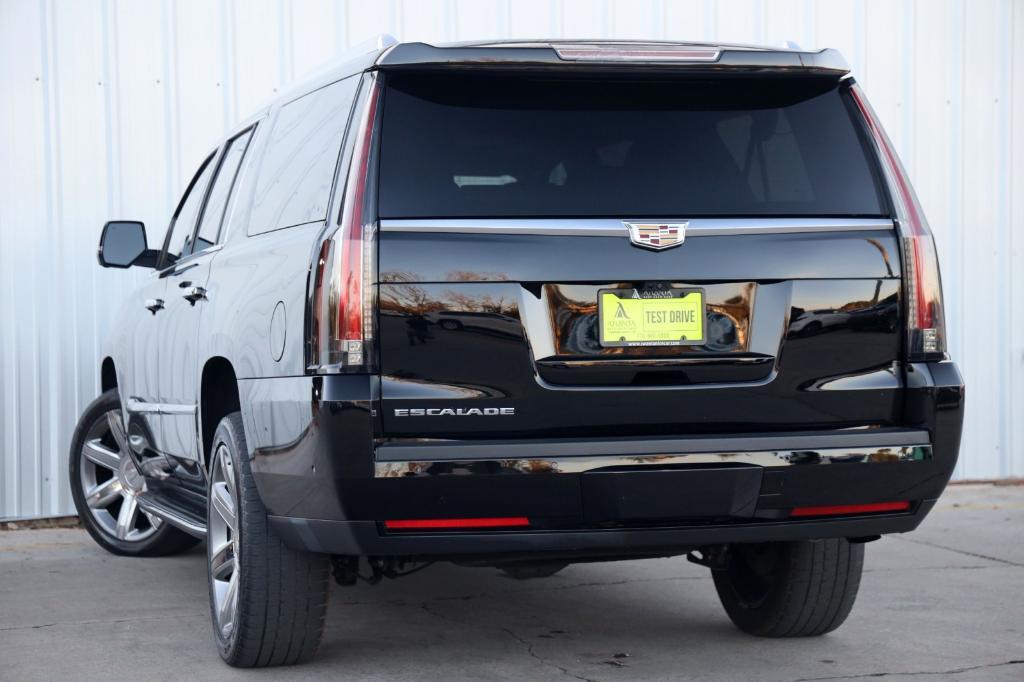 used 2020 Cadillac Escalade ESV car, priced at $25,000