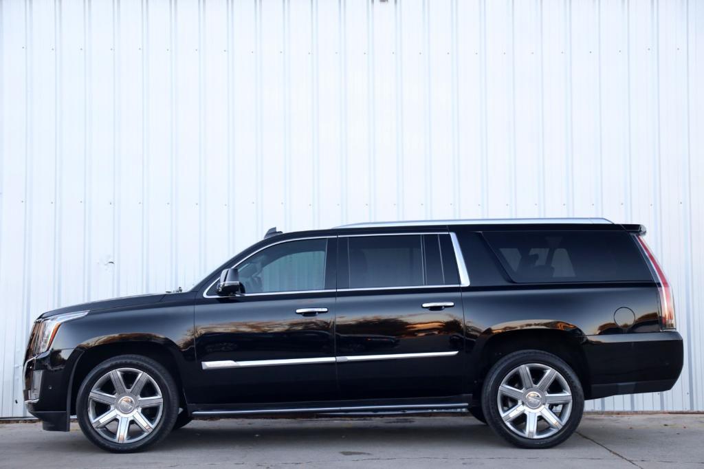 used 2020 Cadillac Escalade ESV car, priced at $25,000