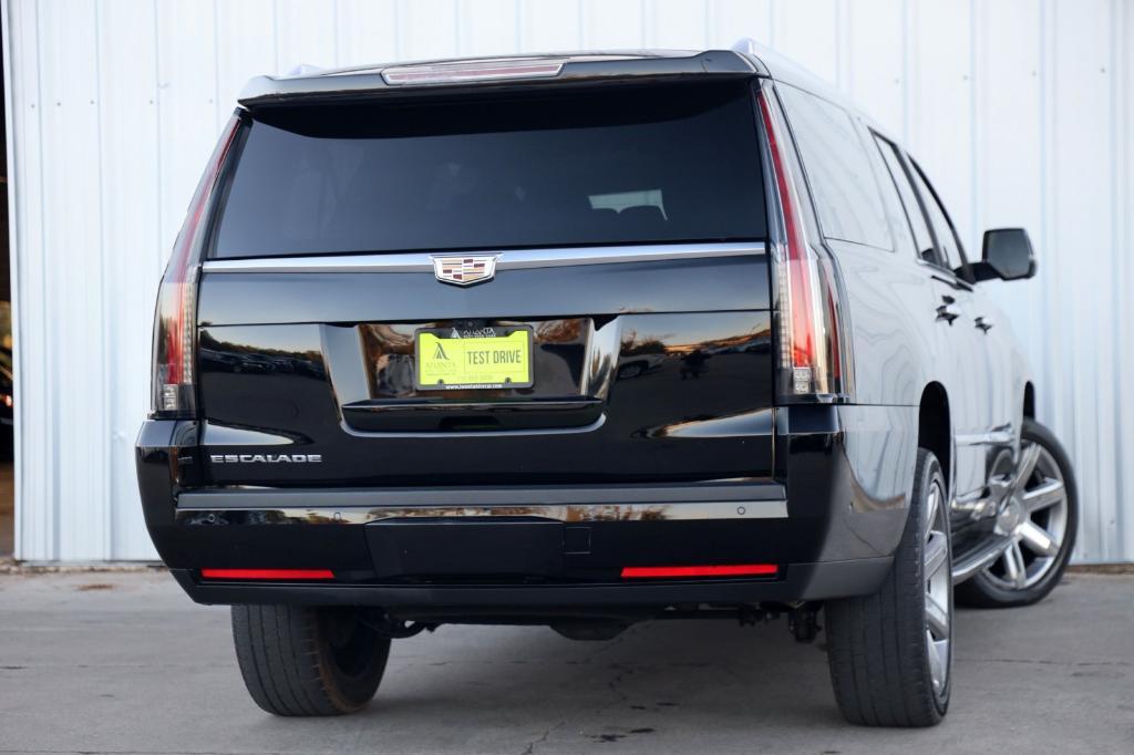 used 2020 Cadillac Escalade ESV car, priced at $25,000