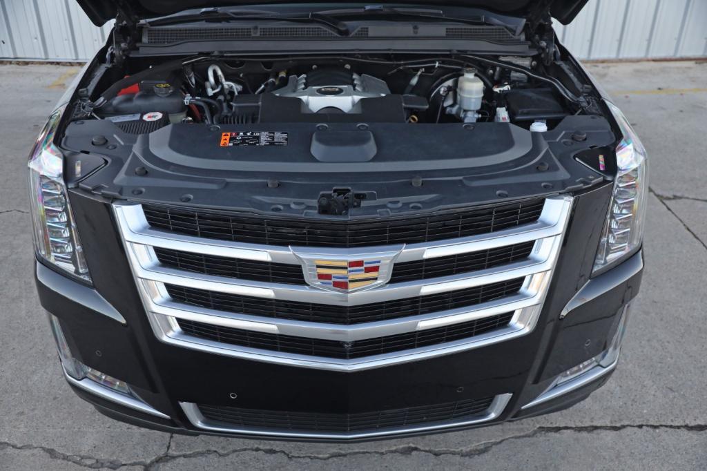 used 2020 Cadillac Escalade ESV car, priced at $25,000