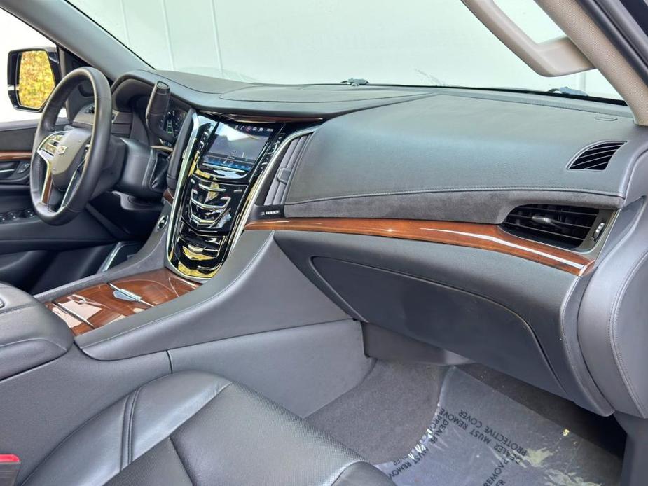 used 2020 Cadillac Escalade ESV car, priced at $25,000