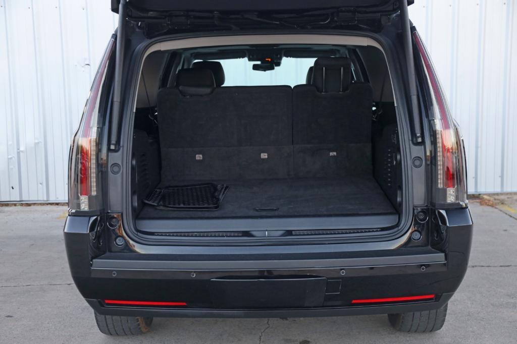 used 2020 Cadillac Escalade ESV car, priced at $25,000