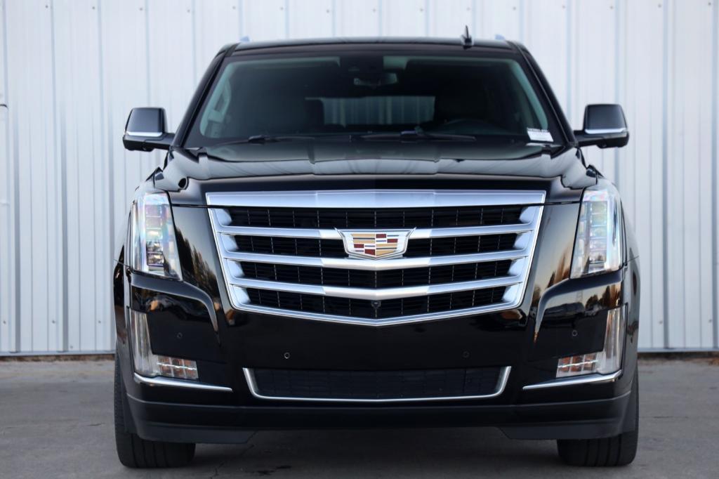 used 2020 Cadillac Escalade ESV car, priced at $25,000