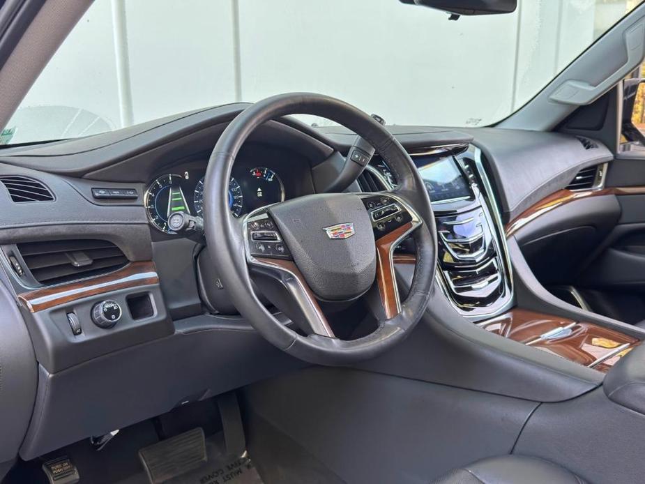 used 2020 Cadillac Escalade ESV car, priced at $25,000