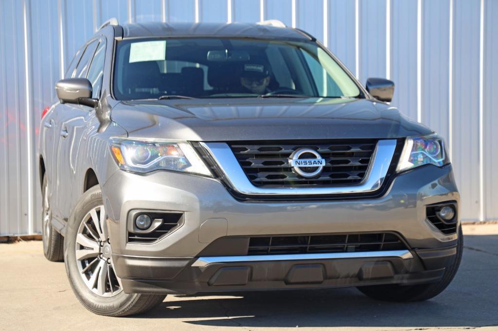 used 2020 Nissan Pathfinder car, priced at $13,000