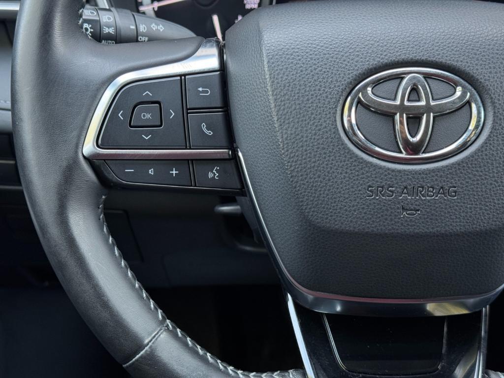 used 2021 Toyota Highlander car, priced at $26,000