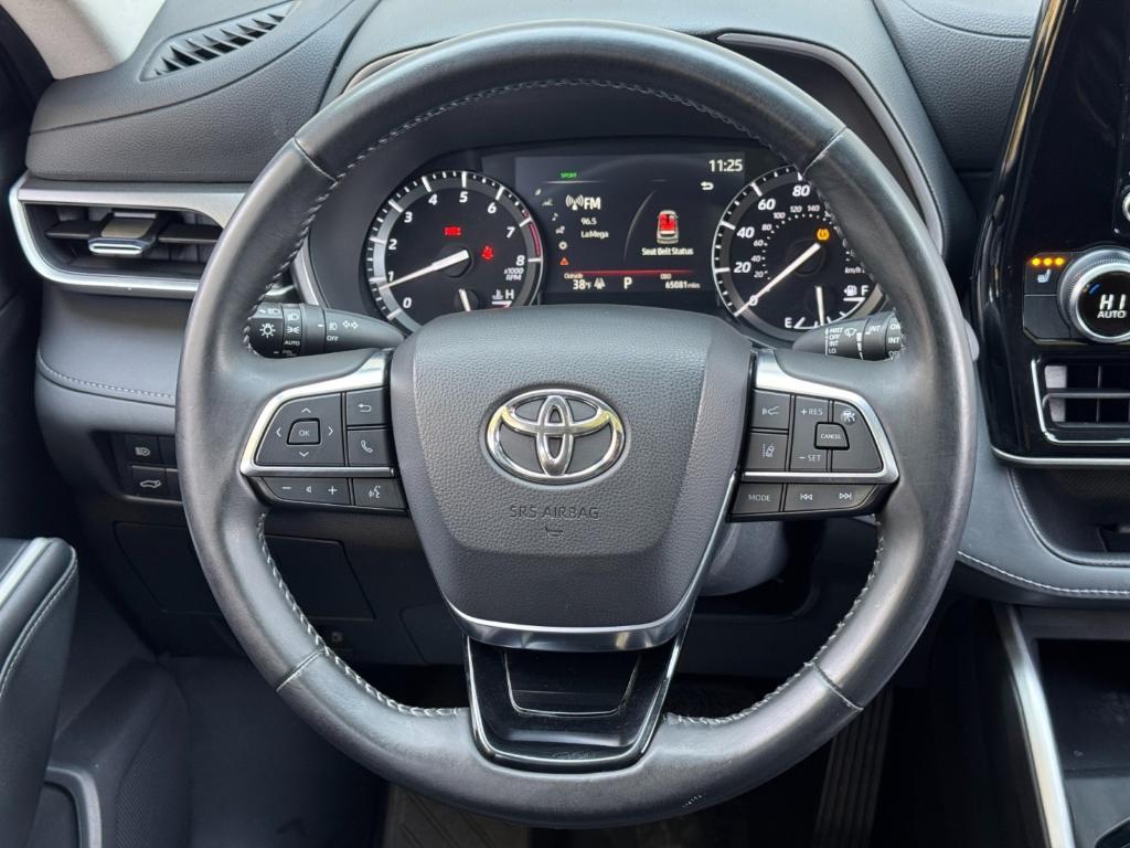 used 2021 Toyota Highlander car, priced at $26,000