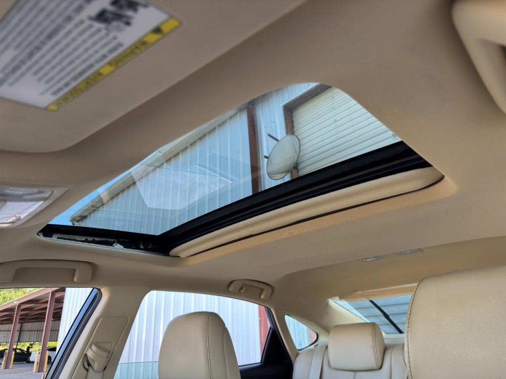 used 2013 Toyota Avalon Hybrid car, priced at $8,250