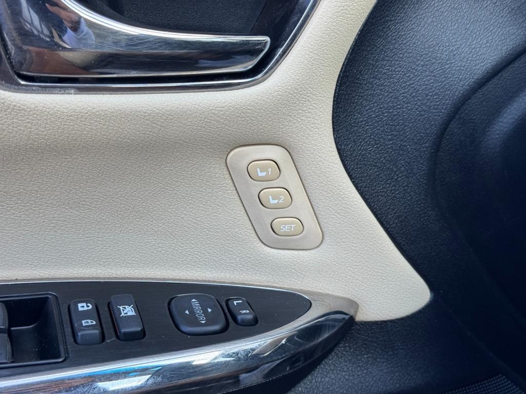 used 2013 Toyota Avalon Hybrid car, priced at $8,250