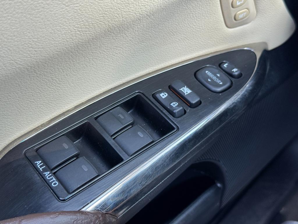 used 2013 Toyota Avalon Hybrid car, priced at $8,250