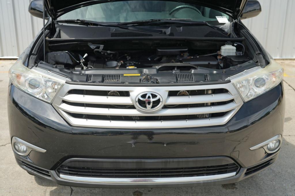 used 2011 Toyota Highlander car, priced at $7,500