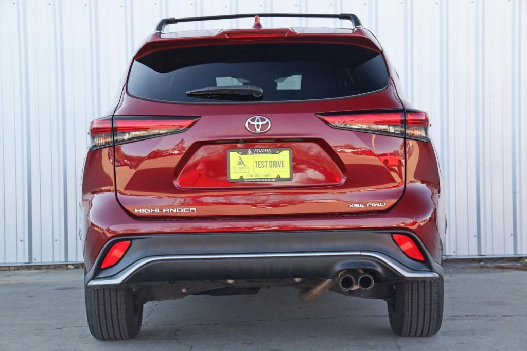 used 2022 Toyota Highlander car, priced at $28,000