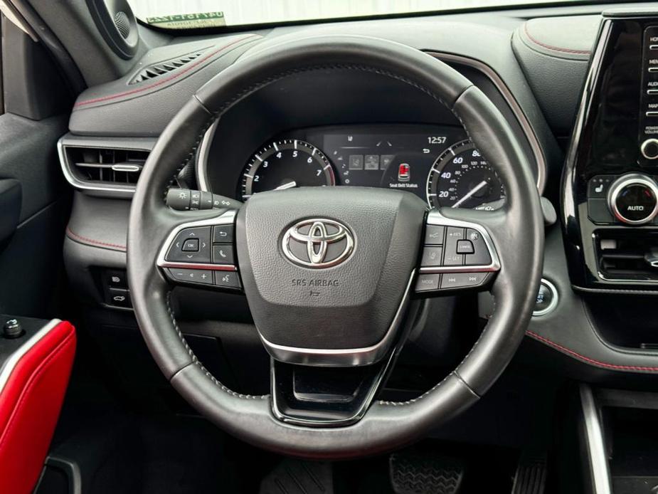 used 2021 Toyota Highlander car, priced at $27,500