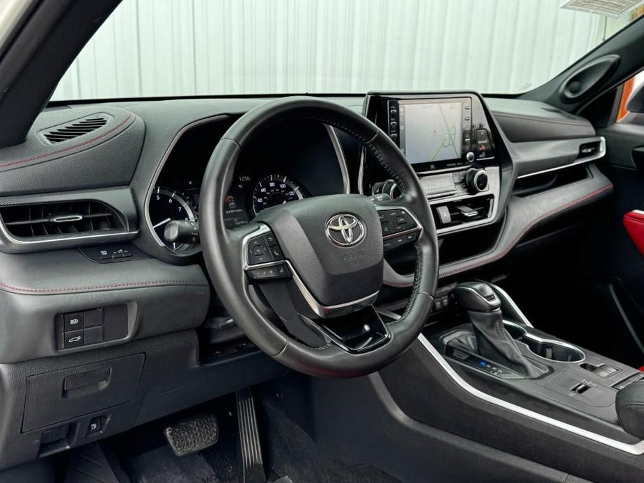 used 2021 Toyota Highlander car, priced at $27,500