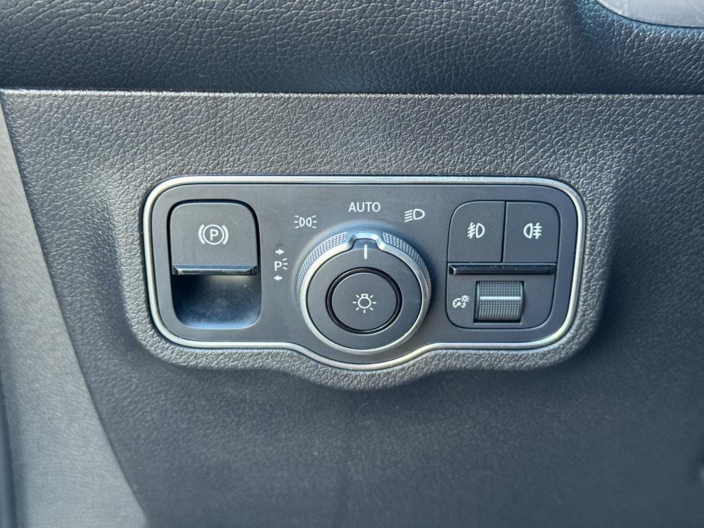 used 2023 Mercedes-Benz GLB 250 car