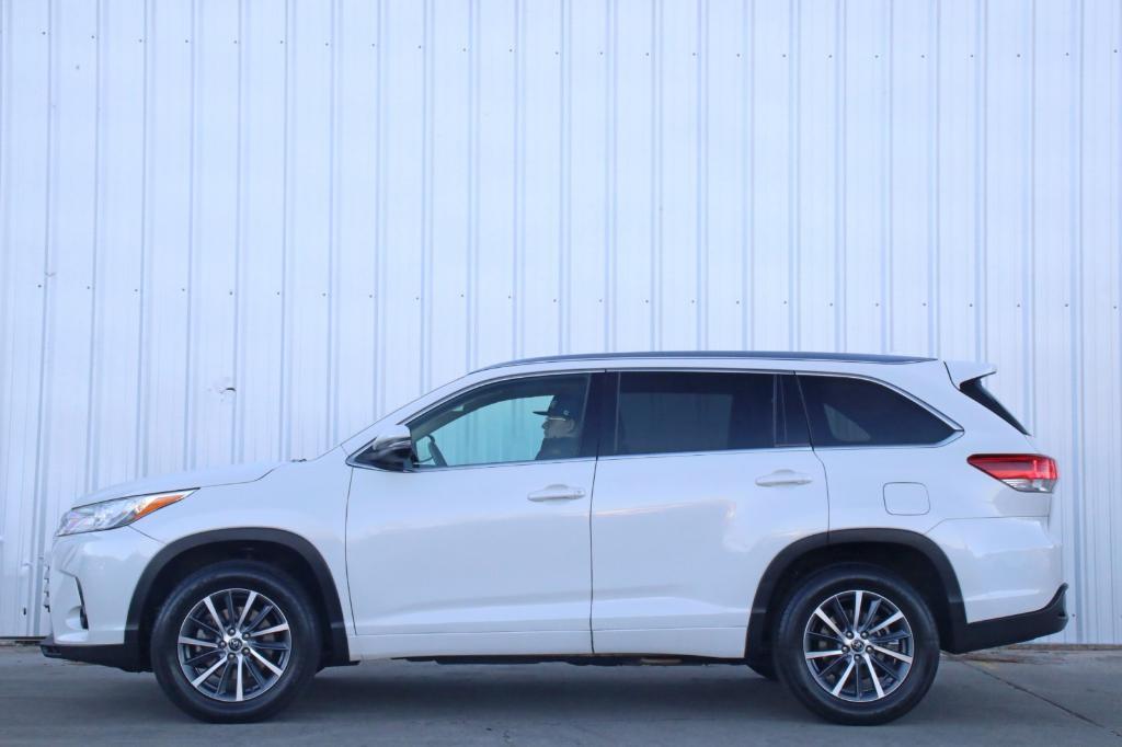 used 2018 Toyota Highlander car, priced at $16,000