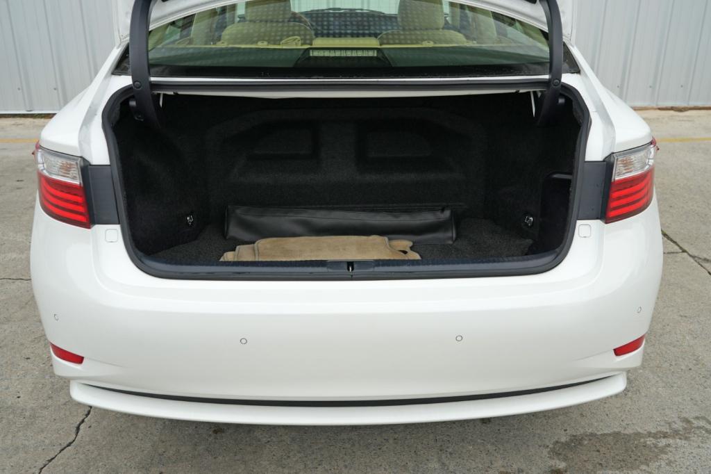 used 2013 Lexus ES 300h car, priced at $7,500
