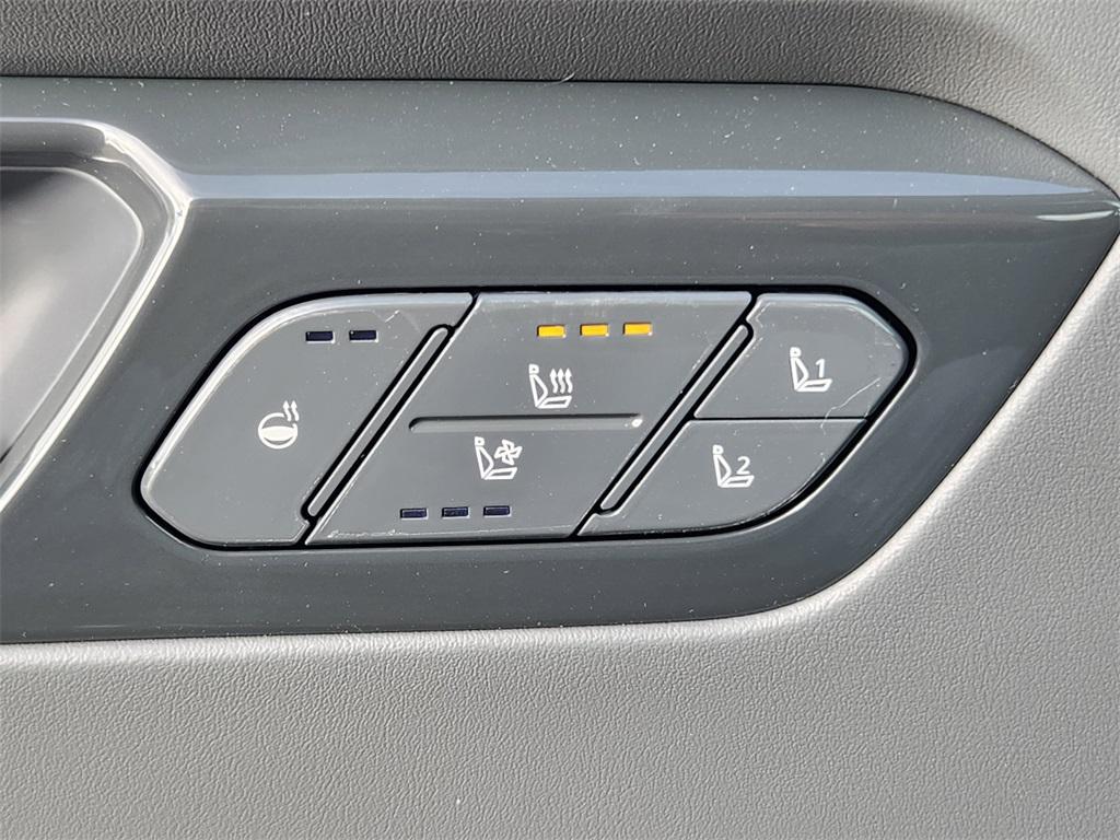 new 2026 Kia EV9 car, priced at $60,252