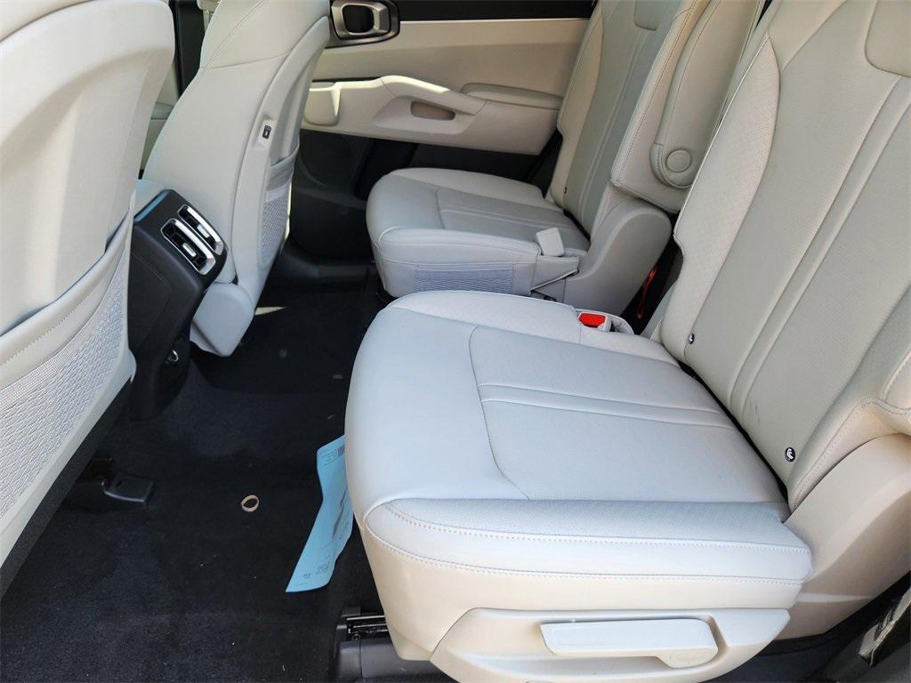 new 2025 Kia Sorento car, priced at $39,029