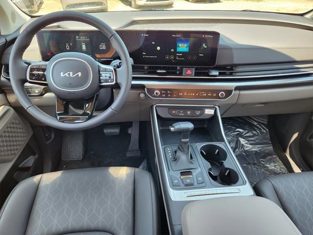 new 2025 Kia Carnival car, priced at $39,392