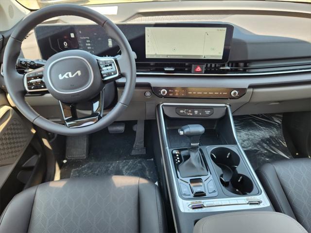 new 2025 Kia Carnival car, priced at $42,354