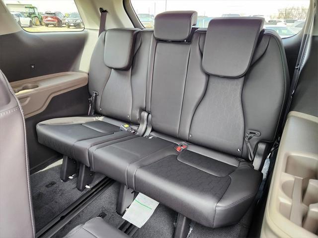 new 2025 Kia Carnival car, priced at $38,622