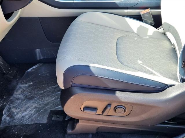 new 2025 Kia Carnival Hybrid car, priced at $43,459
