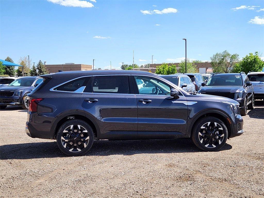 new 2025 Kia Sorento car, priced at $39,321