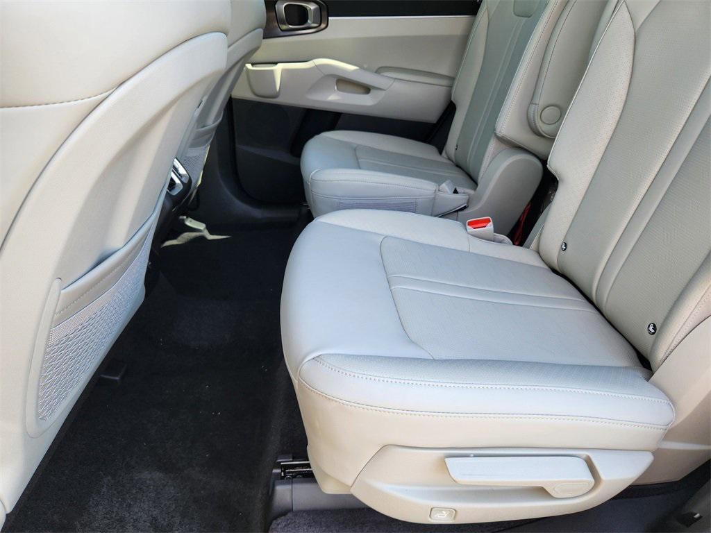 new 2025 Kia Sorento car, priced at $39,321