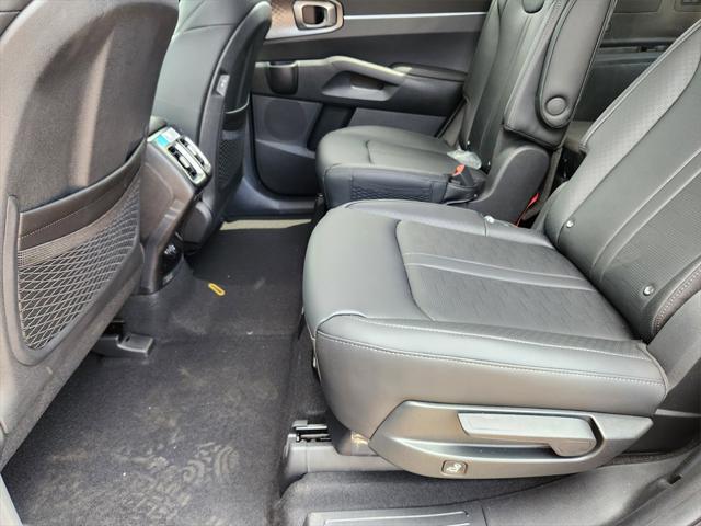 new 2025 Kia Sorento Hybrid car, priced at $40,043