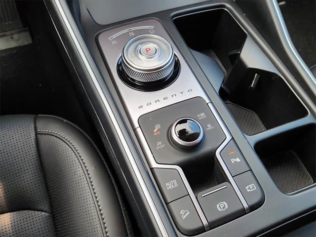 new 2025 Kia Sorento Hybrid car, priced at $38,723