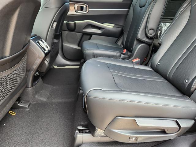 new 2025 Kia Sorento Hybrid car, priced at $38,723