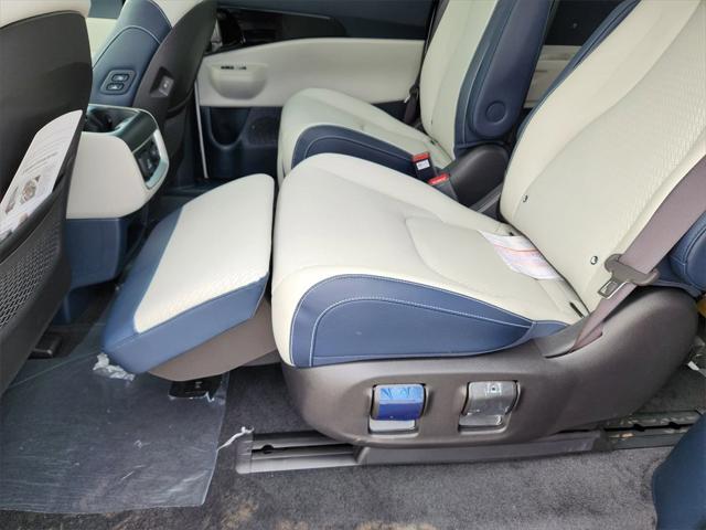 new 2025 Kia Carnival Hybrid car, priced at $51,960