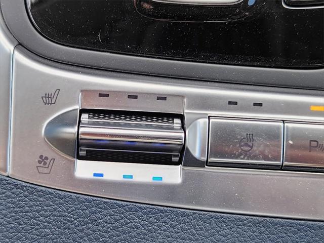 new 2025 Kia Carnival Hybrid car, priced at $51,960