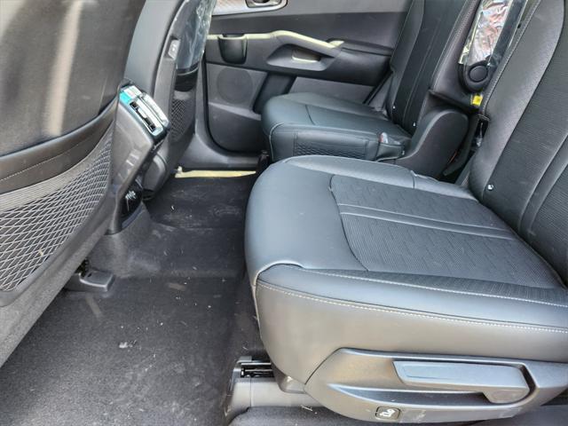 new 2025 Kia Sorento Hybrid car, priced at $38,723