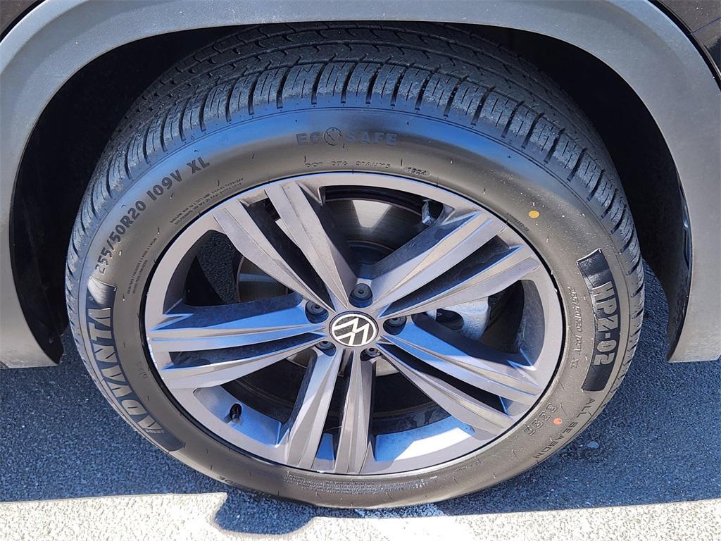 used 2021 Volkswagen Atlas car, priced at $28,155