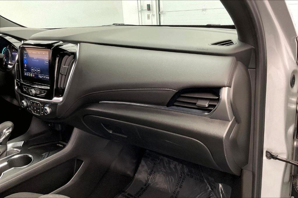 used 2022 Chevrolet Traverse car, priced at $32,995