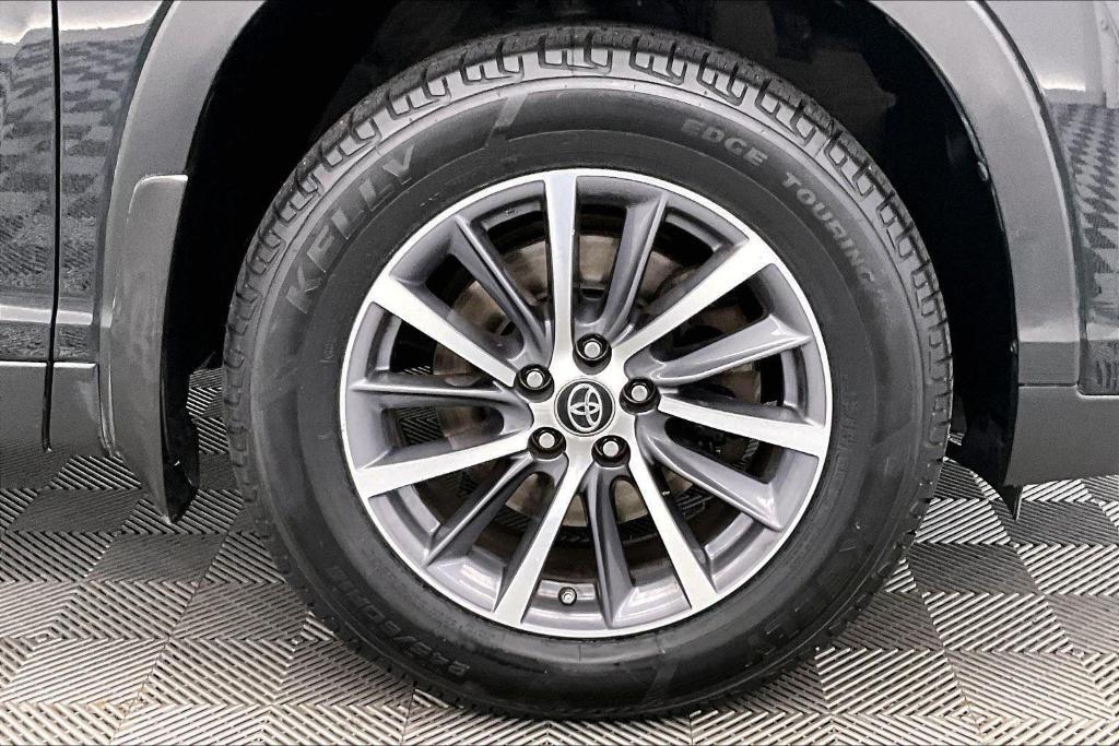 used 2019 Toyota Highlander car, priced at $18,985