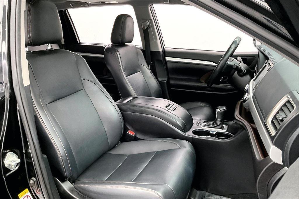 used 2019 Toyota Highlander car, priced at $18,985
