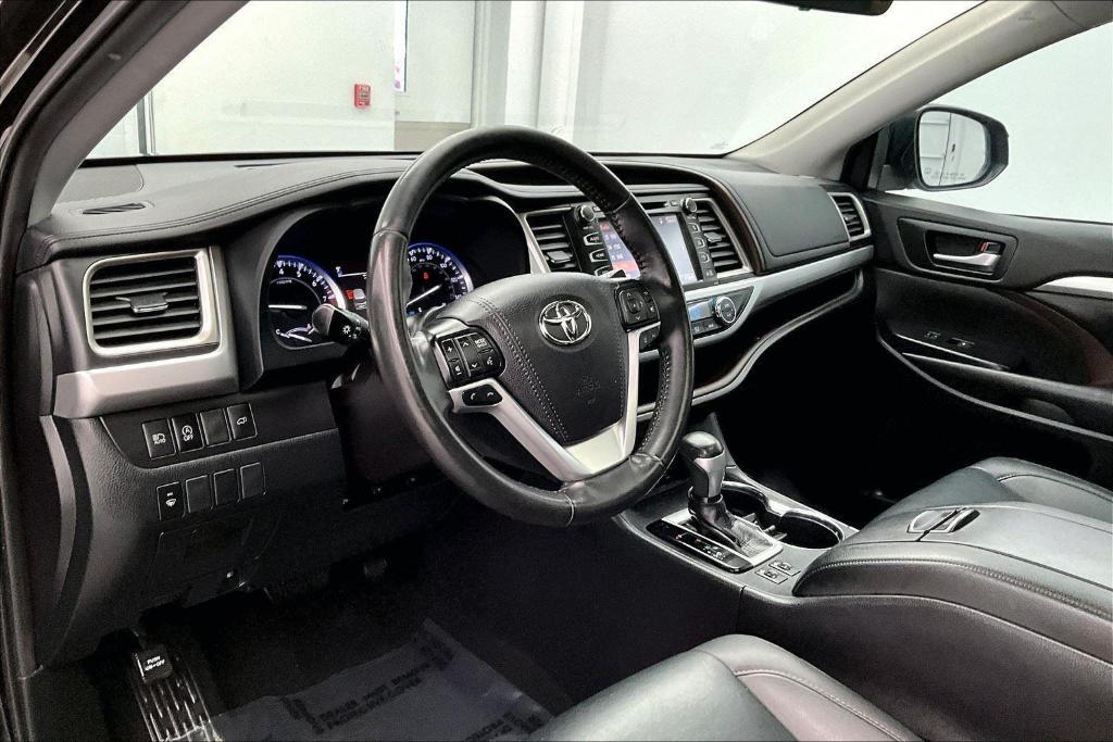 used 2019 Toyota Highlander car, priced at $18,985