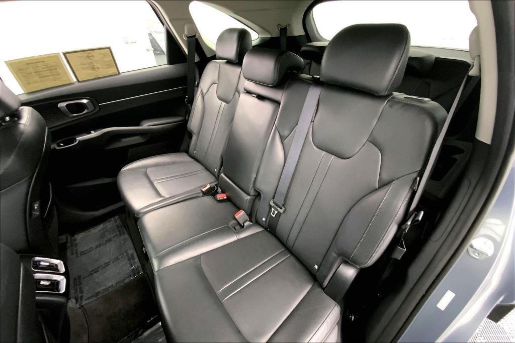 used 2024 Kia Sorento car, priced at $30,000