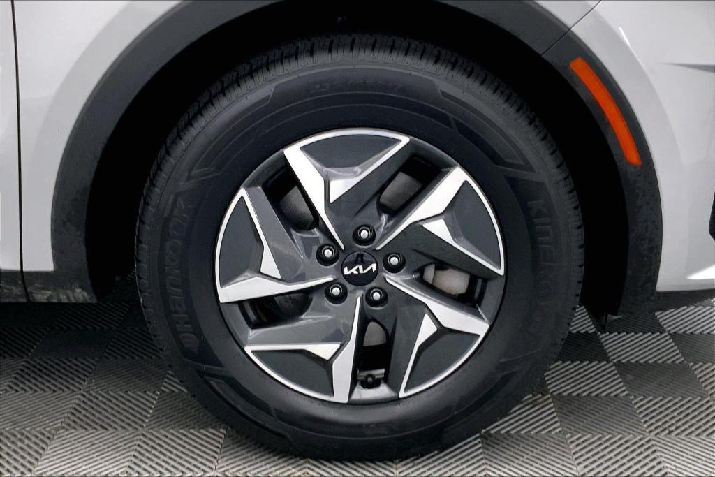 used 2022 Kia Sorento Hybrid car, priced at $25,000