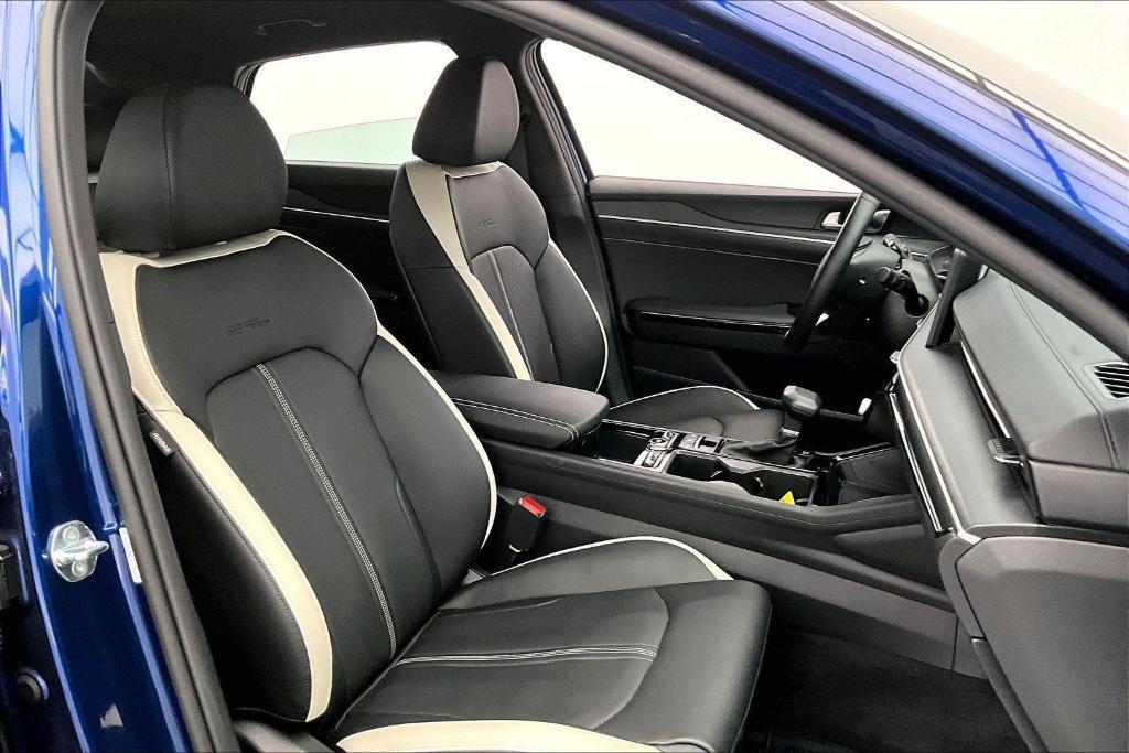 used 2025 Kia K5 car, priced at $28,000