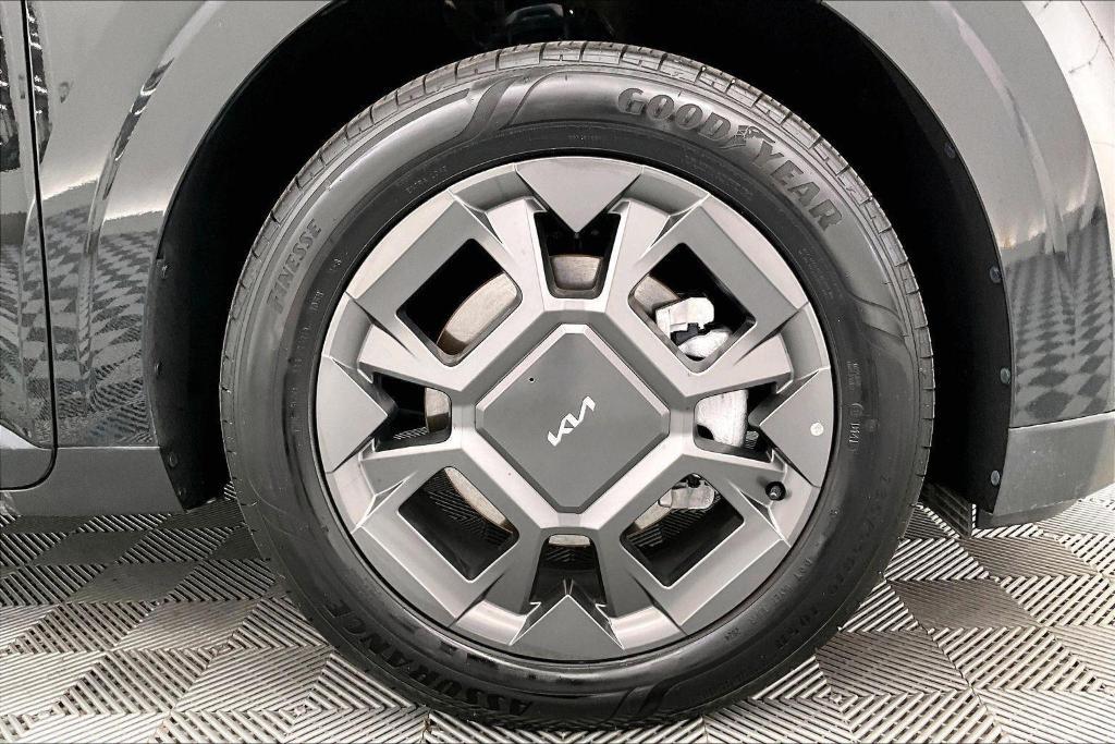 used 2025 Kia Carnival Hybrid car, priced at $39,500