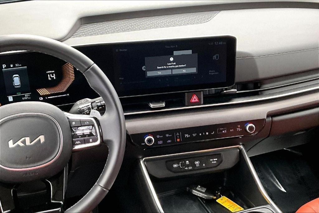 used 2025 Kia Carnival Hybrid car, priced at $39,500